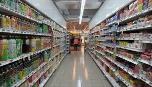Supermarché en temps de pandémie. Des items hors de prix